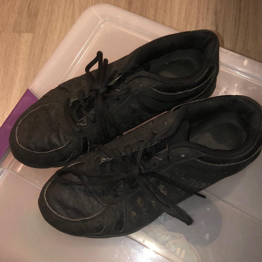 Black non slip work shoes